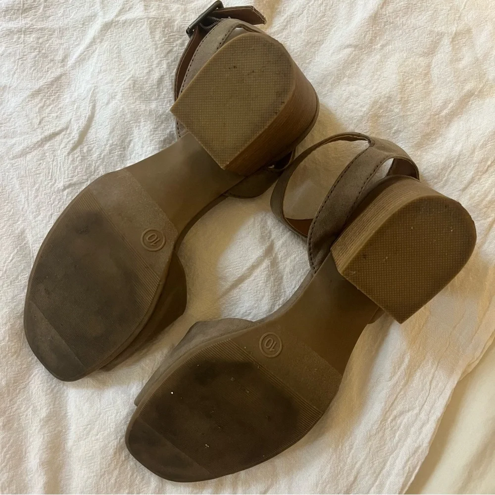 Universal Thread Faux Suede Tan Block Heels size 10